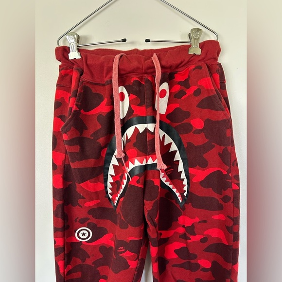 BAPE (A BATHING APE) Red Camo Sweatpants Medium - Picture 2 of 13